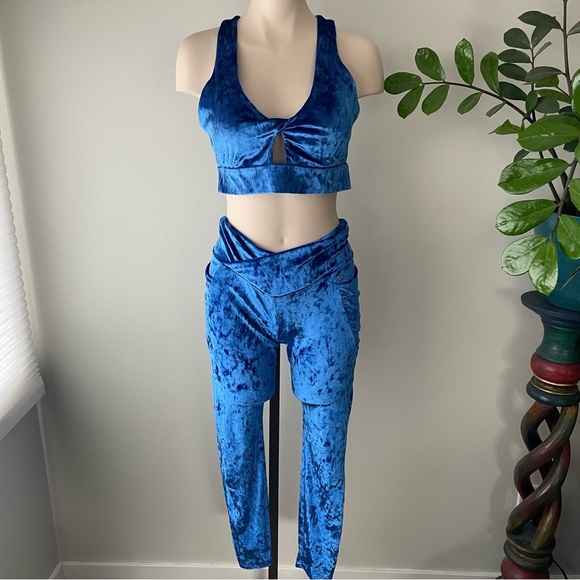 Fabletics 2 Piece Crushed Velour Velvet Twist Bra Leggings Set Blue Large - Picture 12 of 15